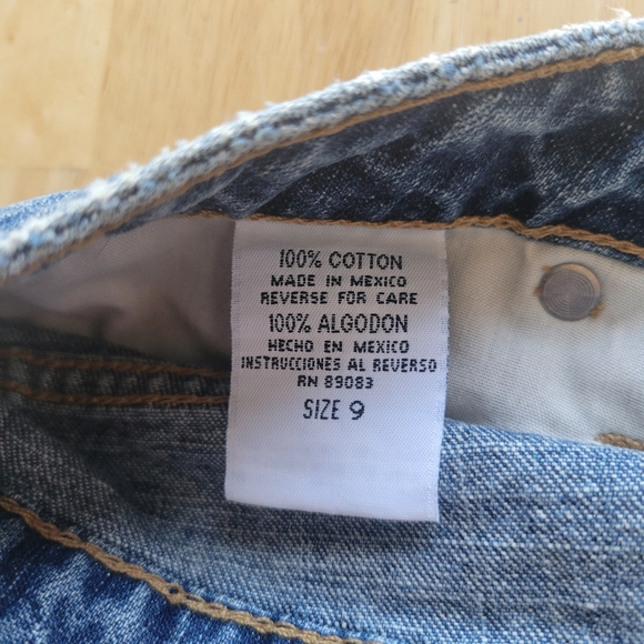 l.e.i. Jean shorts size 9 - Picture 6 of 6